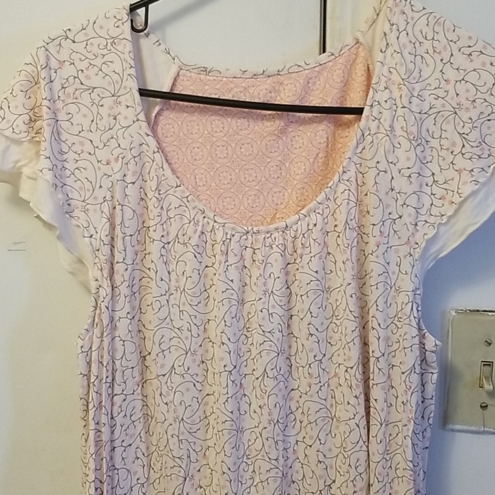 Womens  short sleeved night gown